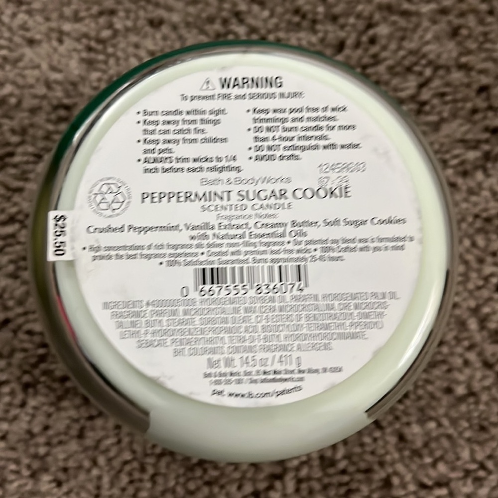 Bath and body Works candle - Picture 3 of 3